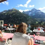 Starzelhaus Fogadó