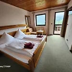 Starzelhaus Fogadó