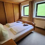 Starzelhaus Fogadó