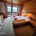 Starzelhaus Fogadó *